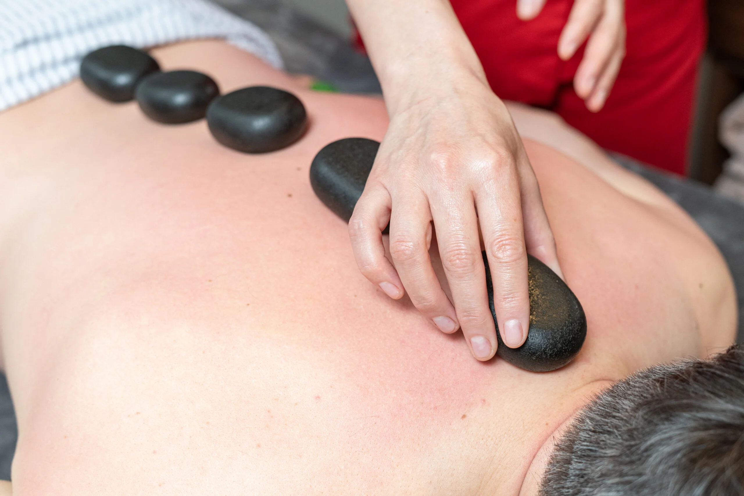Masaj cu pietre vulcanice